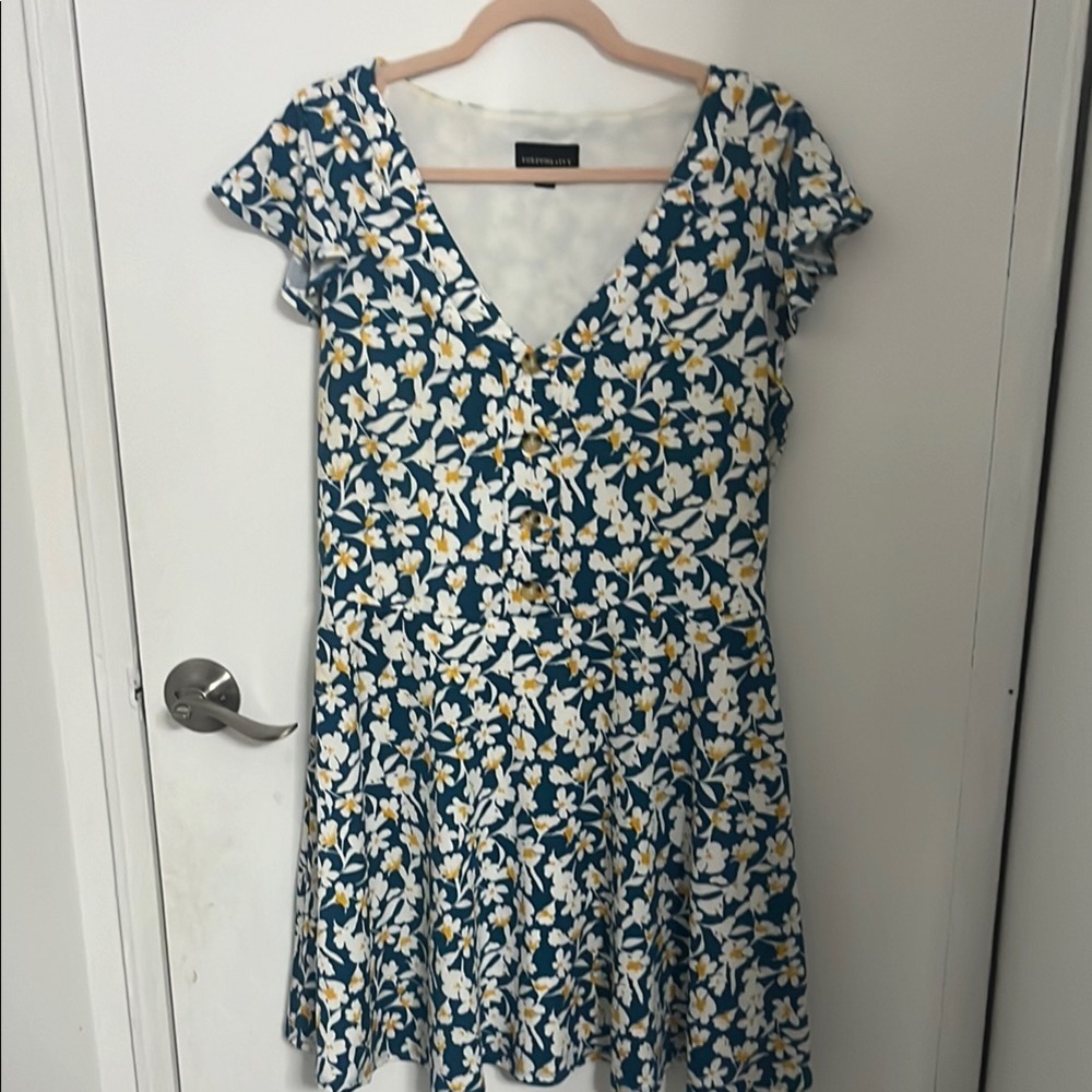 Fortune + Ivy Floral V-Neck Dress in Blue and White XL